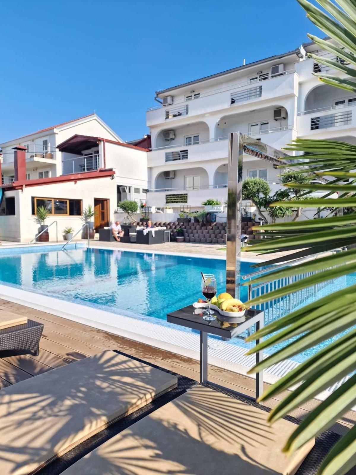 Apartments Silva With A View Of Sea Traù Esterno foto