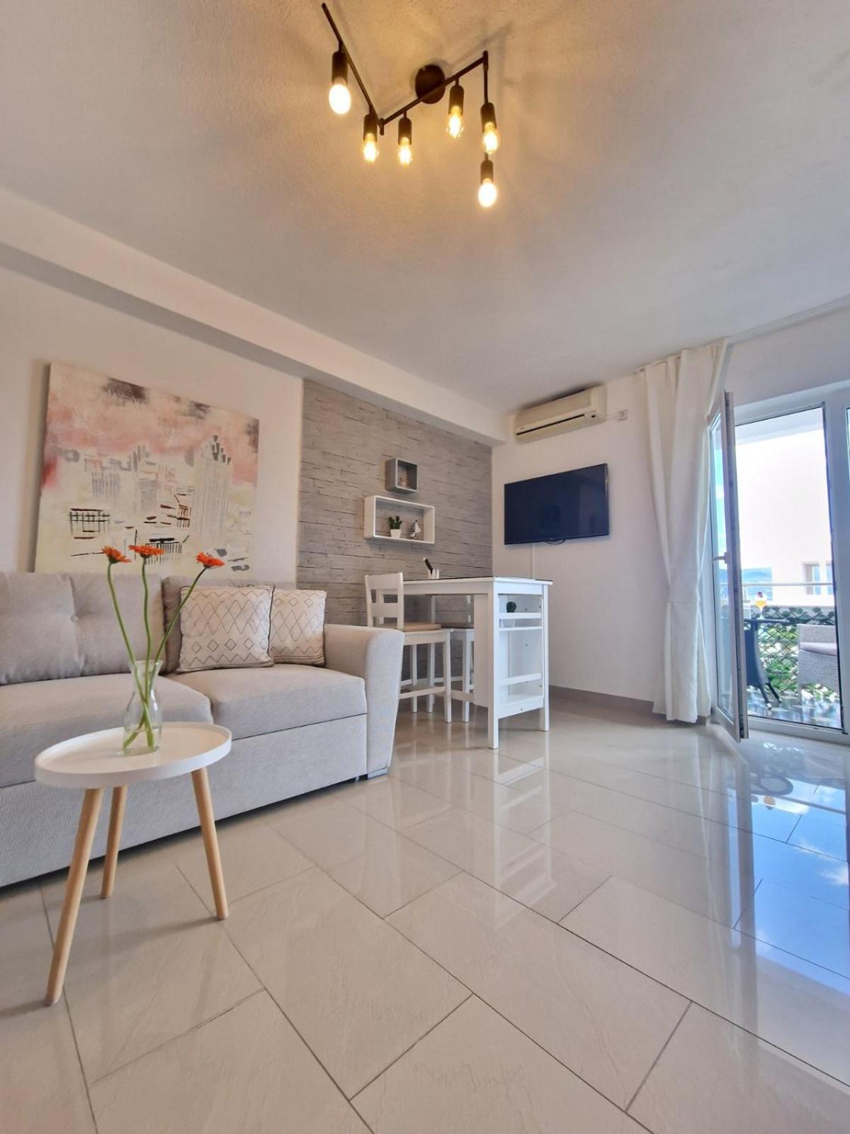 Apartments Silva With A View Of Sea Traù Esterno foto