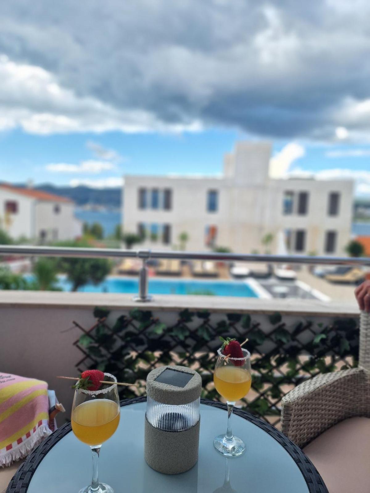 Apartments Silva With A View Of Sea Traù Esterno foto