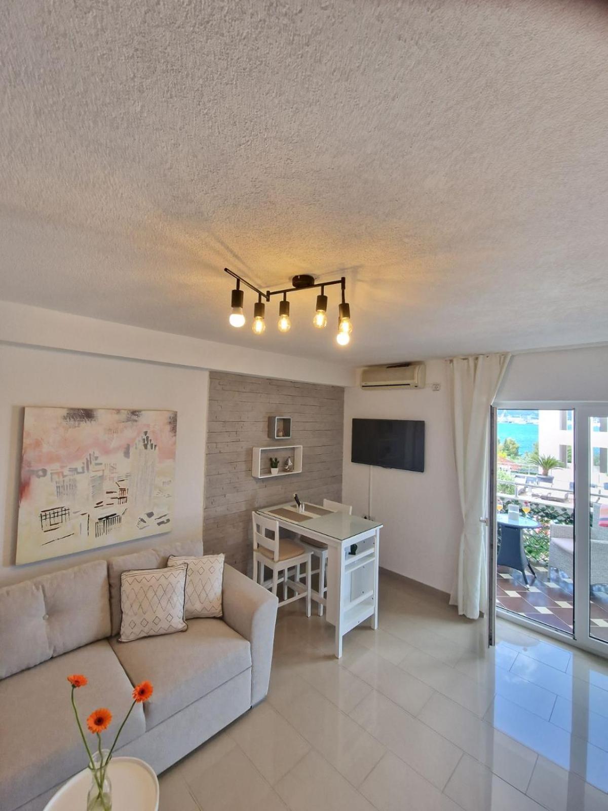 Apartments Silva With A View Of Sea Traù Esterno foto
