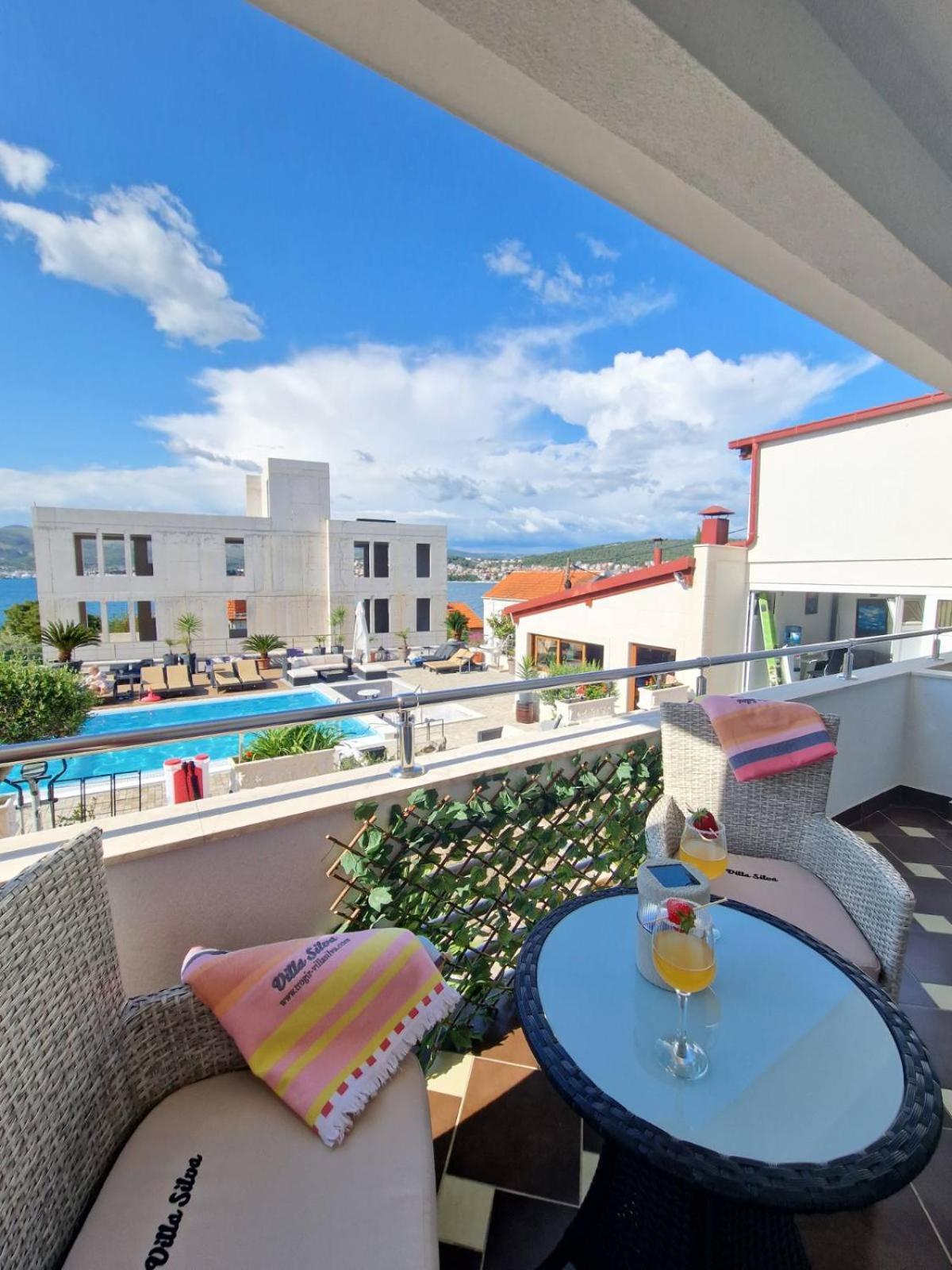 Apartments Silva With A View Of Sea Traù Esterno foto