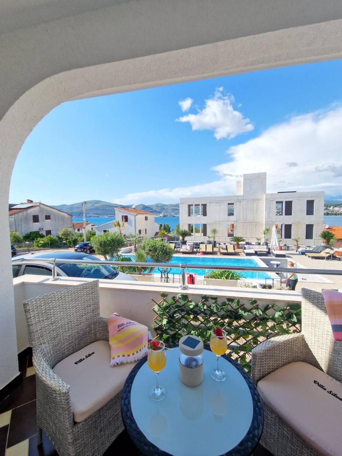 Apartments Silva With A View Of Sea Traù Esterno foto