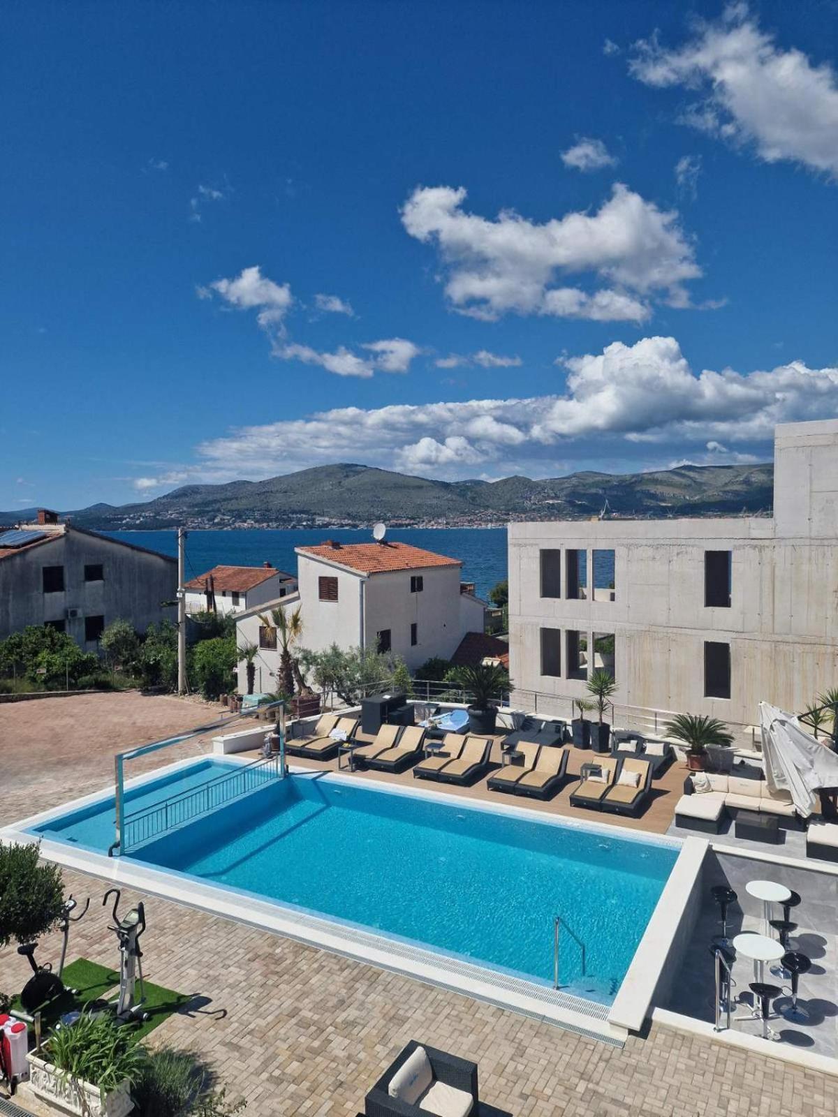 Apartments Silva With A View Of Sea Traù Esterno foto