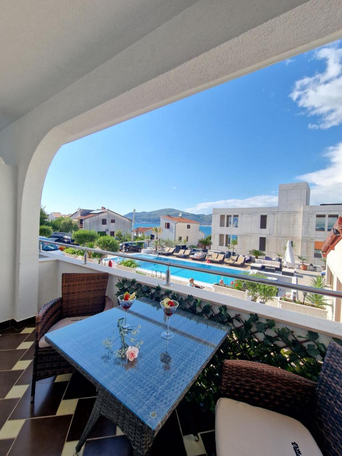 Apartments Silva With A View Of Sea Traù Esterno foto