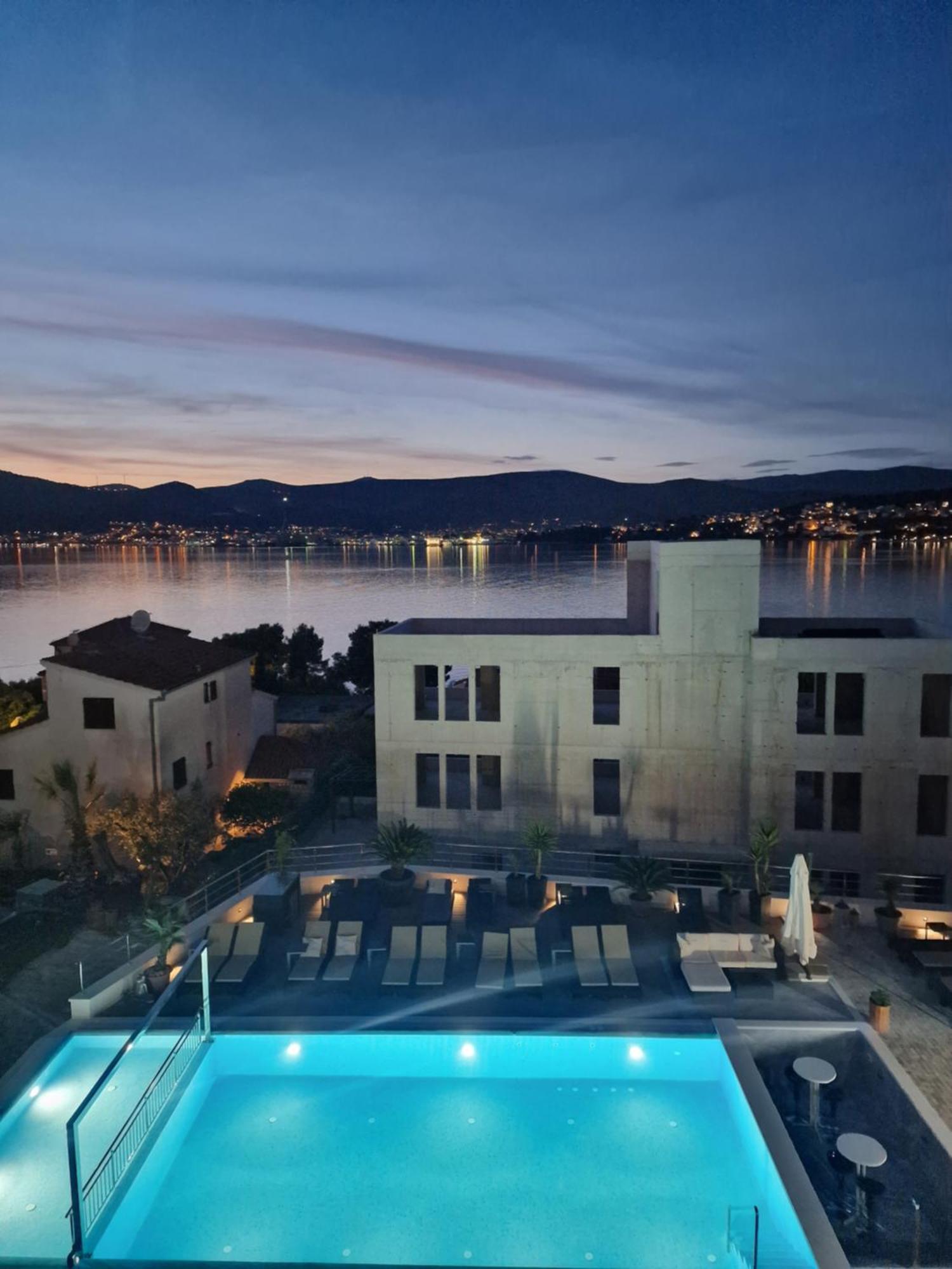 Apartments Silva With A View Of Sea Traù Esterno foto