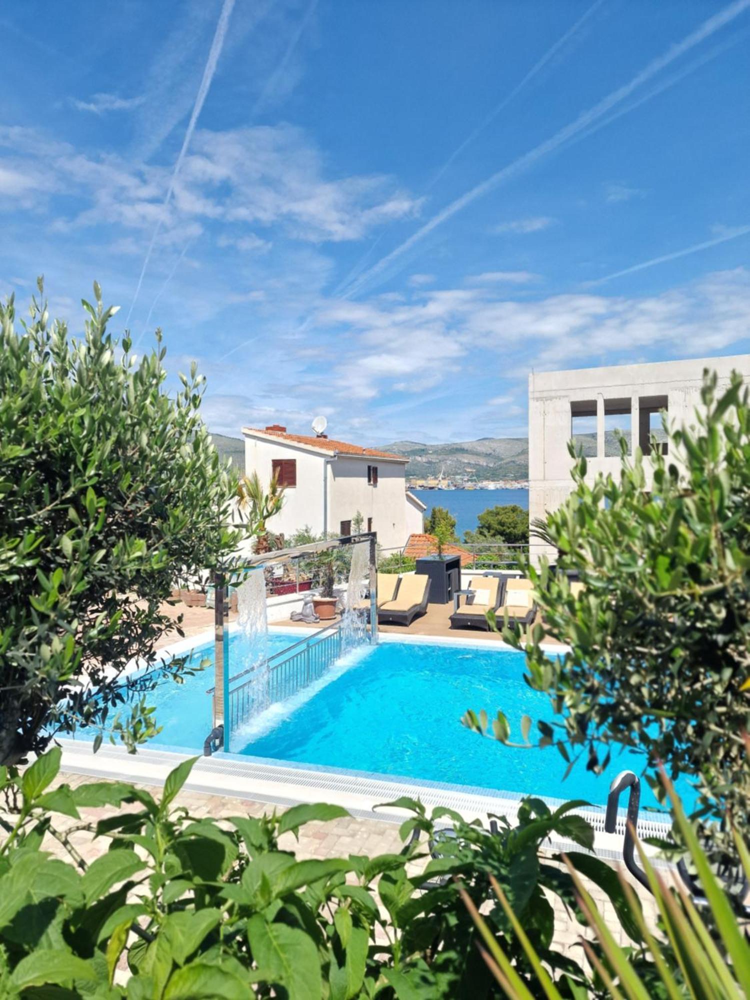 Apartments Silva With A View Of Sea Traù Esterno foto