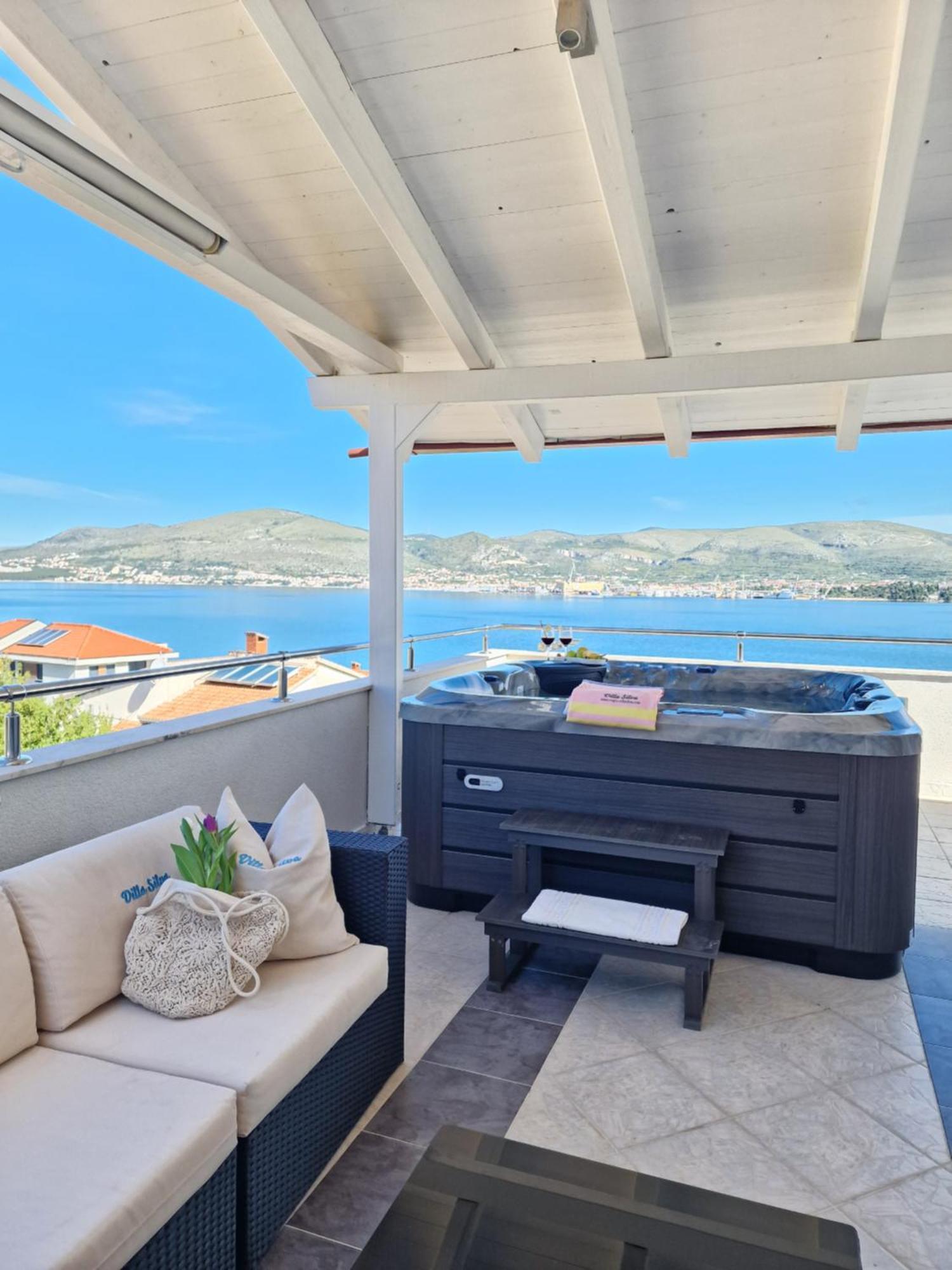 Apartments Silva With A View Of Sea Traù Esterno foto