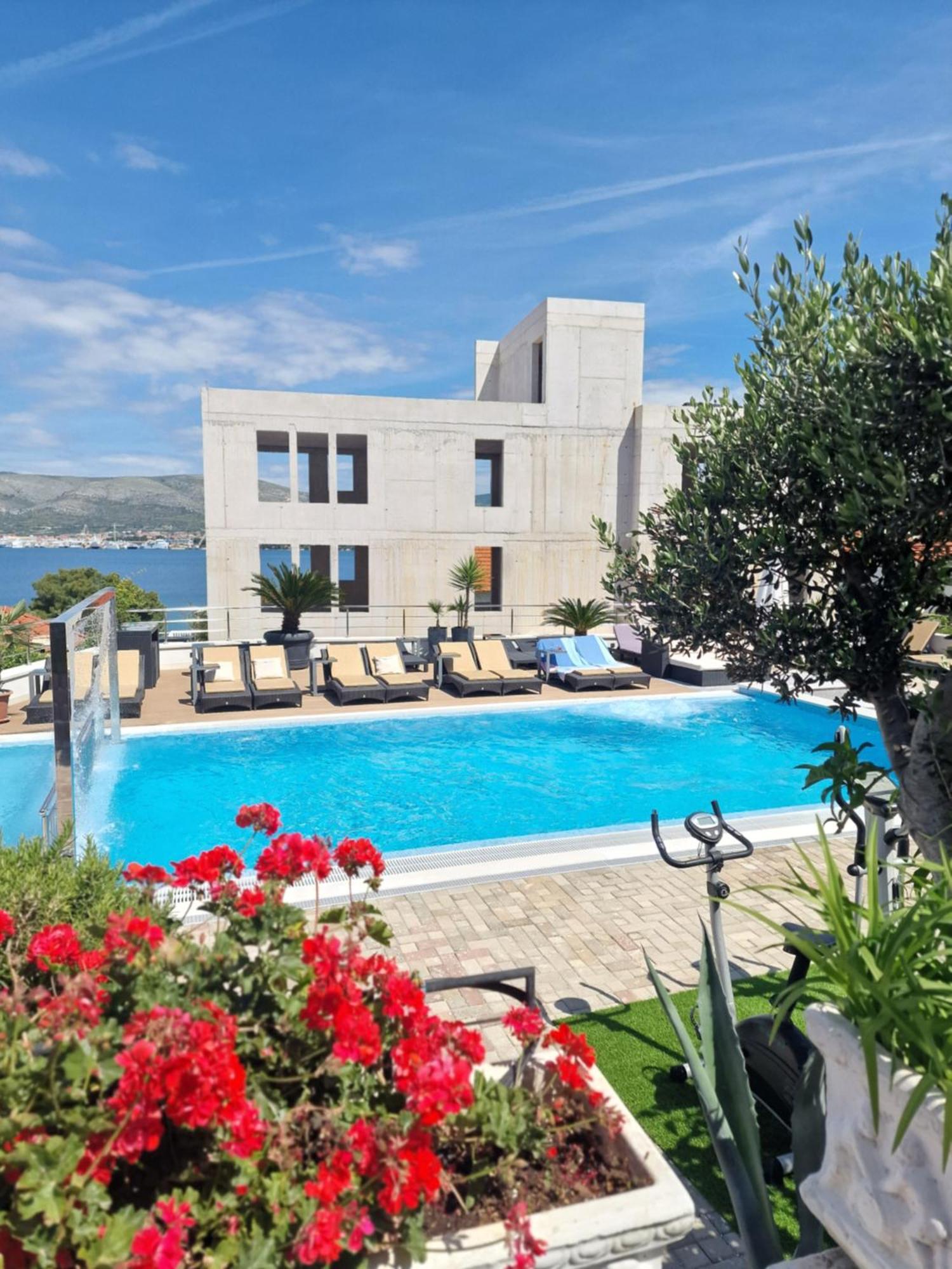 Apartments Silva With A View Of Sea Traù Esterno foto