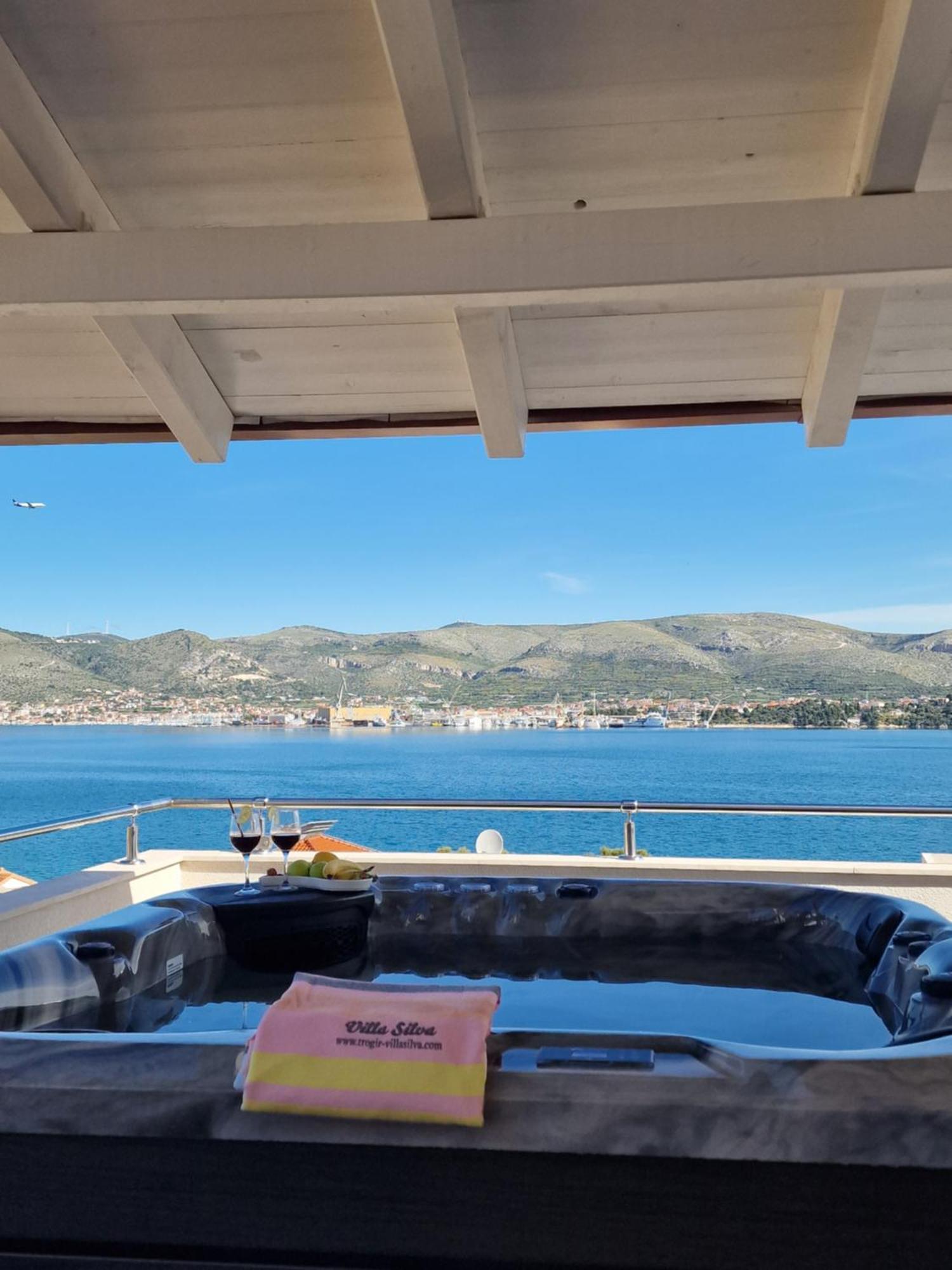 Apartments Silva With A View Of Sea Traù Esterno foto