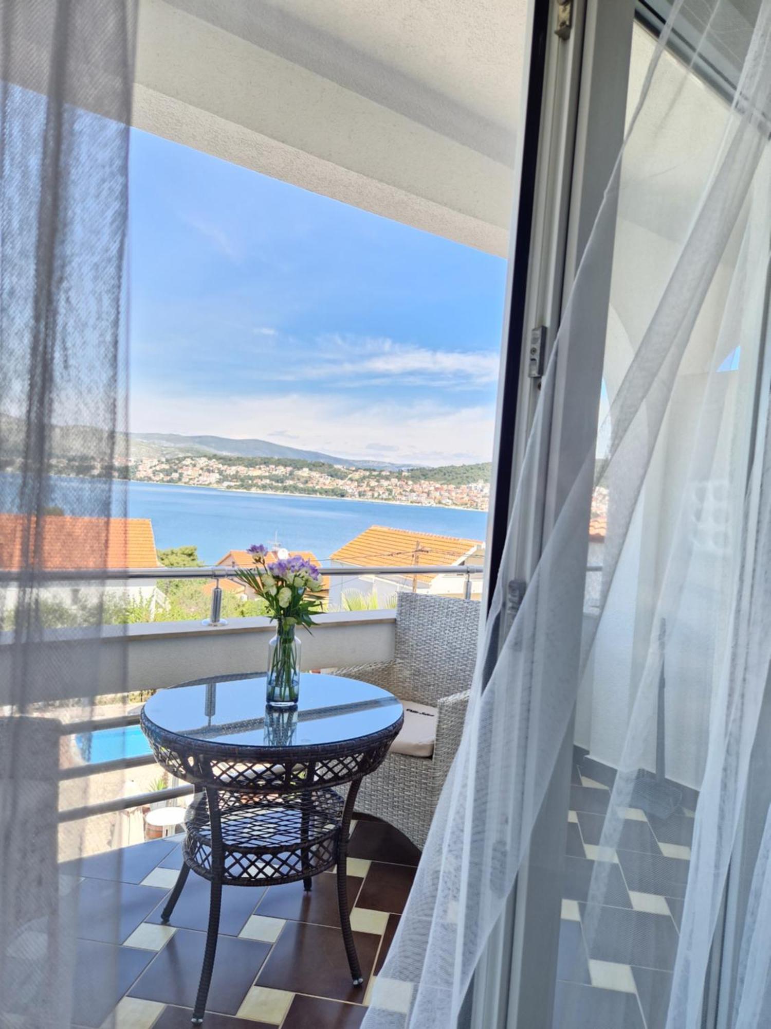 Apartments Silva With A View Of Sea Traù Camera foto