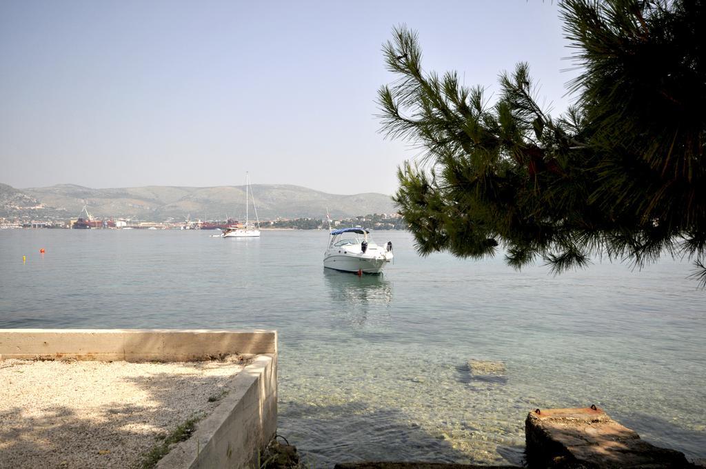 Apartments Silva With A View Of Sea Traù Esterno foto
