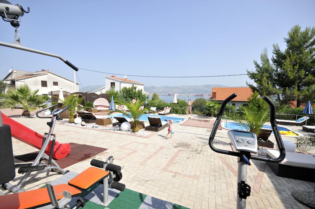 Apartments Silva With A View Of Sea Traù Esterno foto