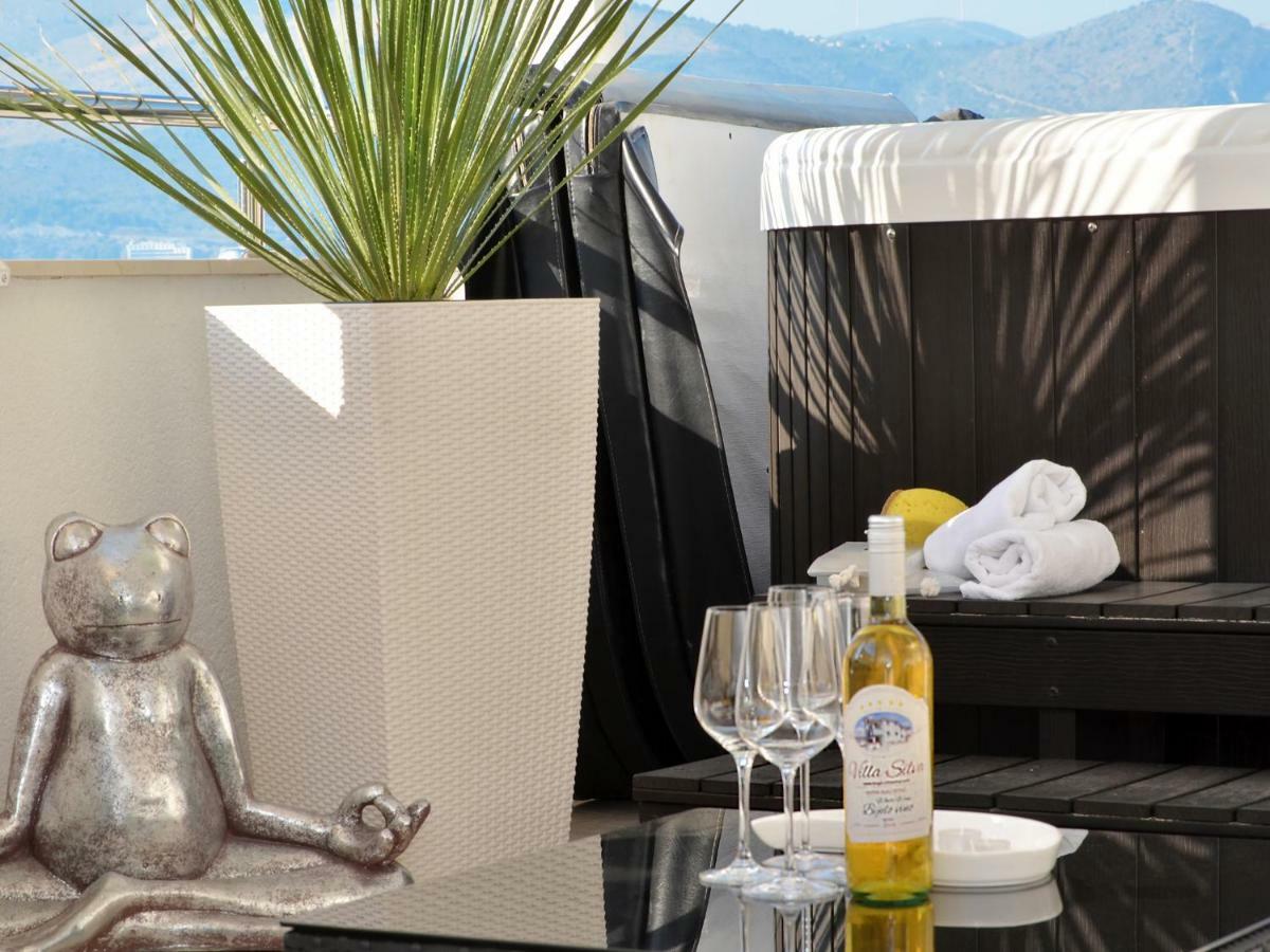 Apartments Silva With A View Of Sea Traù Esterno foto
