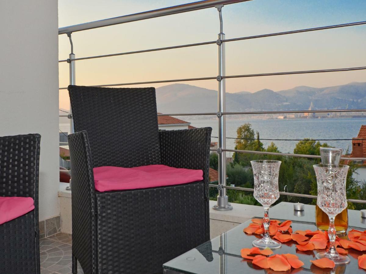 Apartments Silva With A View Of Sea Traù Esterno foto